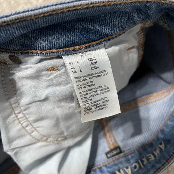 American eagle mom jeans Size 4, short - Picture 6 of 6